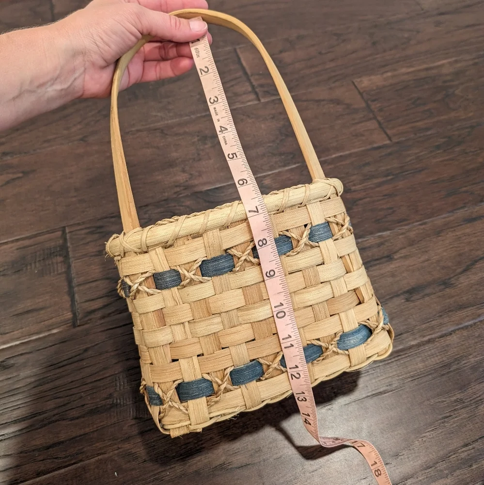 Woven Wicker basket wall hanging basket with handle